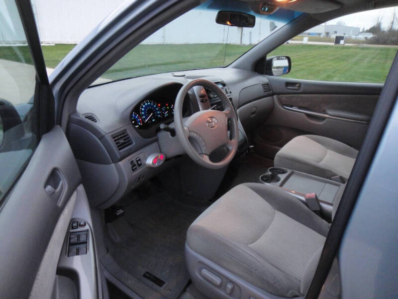 2010 Toyota Sienna LE 7-Passenger
