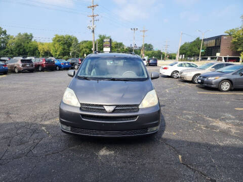 2004 Toyota Sienna for sale at Cumberland Automotive Sales in Des Plaines IL