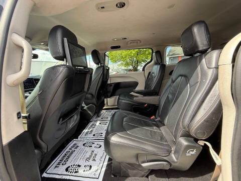 2018 Chrysler Pacifica Touring L Plus