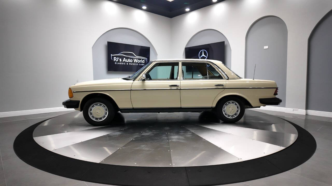 1983 Mercedes-Benz 240-Class 1