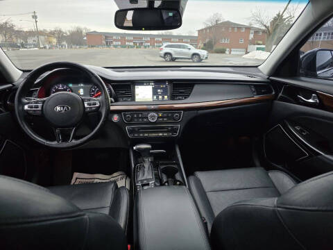 2017 Kia Cadenza Technology