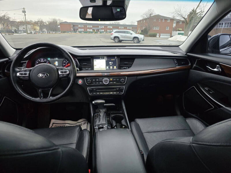 2017 Kia Cadenza Technology