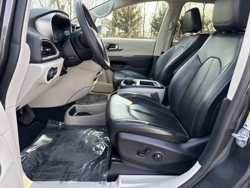 2022 Chrysler Pacifica Touring L