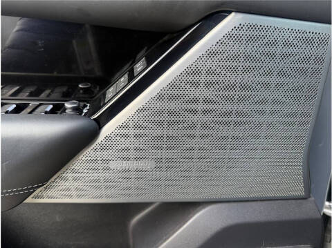 2021 Land Rover Range Rover Velar P400 R-Dynamic HSE