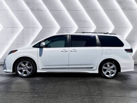 2012 Toyota Sienna SE 8-Passenger