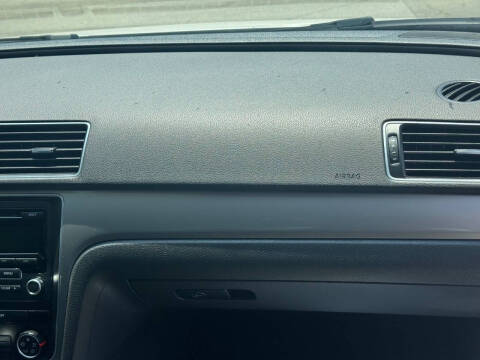 2014 Volkswagen Passat 1.8T S PZEV