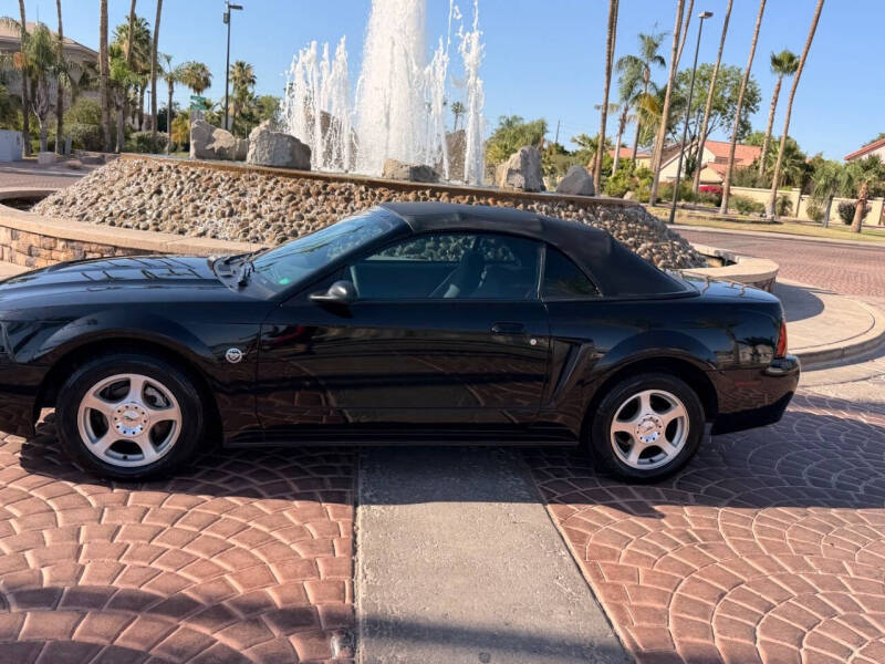2004 Ford Mustang Deluxe