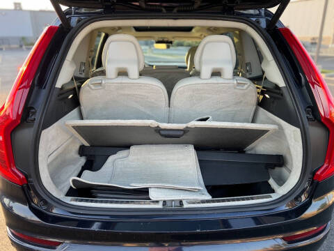 2016 Volvo XC90 T6 Momentum