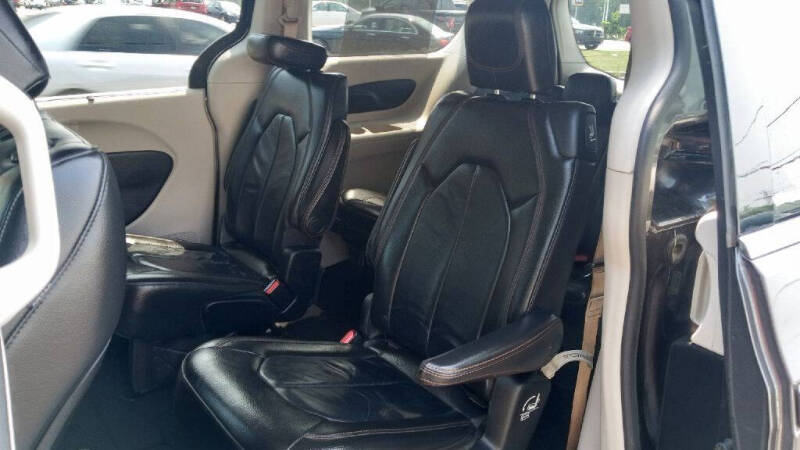 2017 Chrysler Pacifica Touring-L