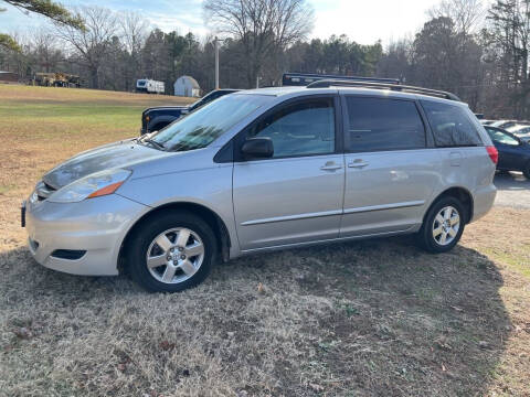 2010 Toyota Sienna for sale at MEEK MOTORS in Powhatan VA