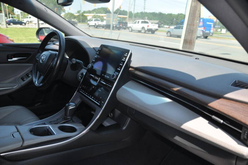 2020 Toyota Avalon XLE