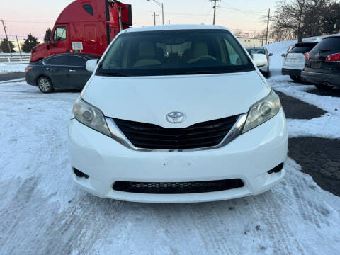 2014 Toyota Sienna for sale at Luxury Cars Xchange in Romeoville IL