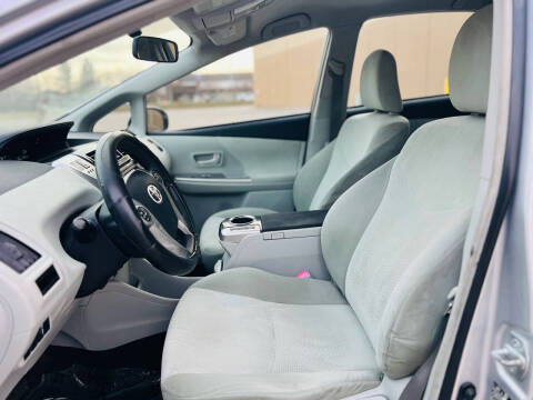 2012 Toyota Prius v Five