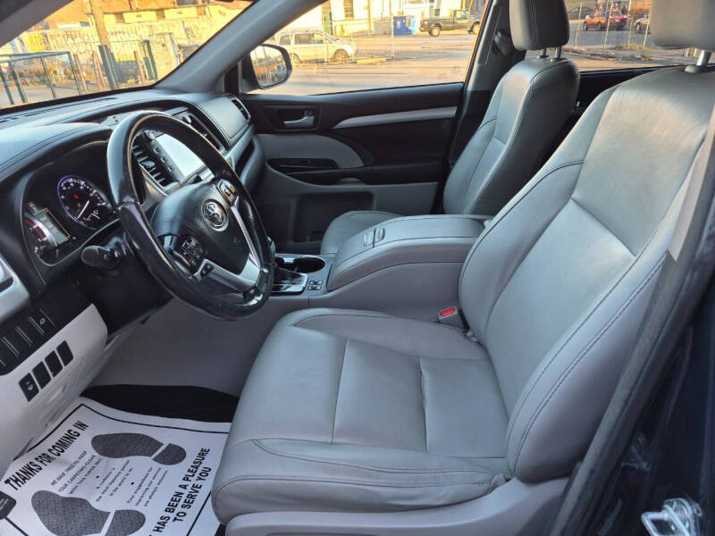 Image of 2015 Toyota Highlander XLE