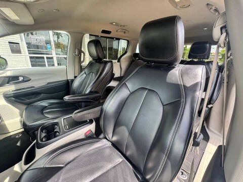 2023 Chrysler Pacifica Touring L