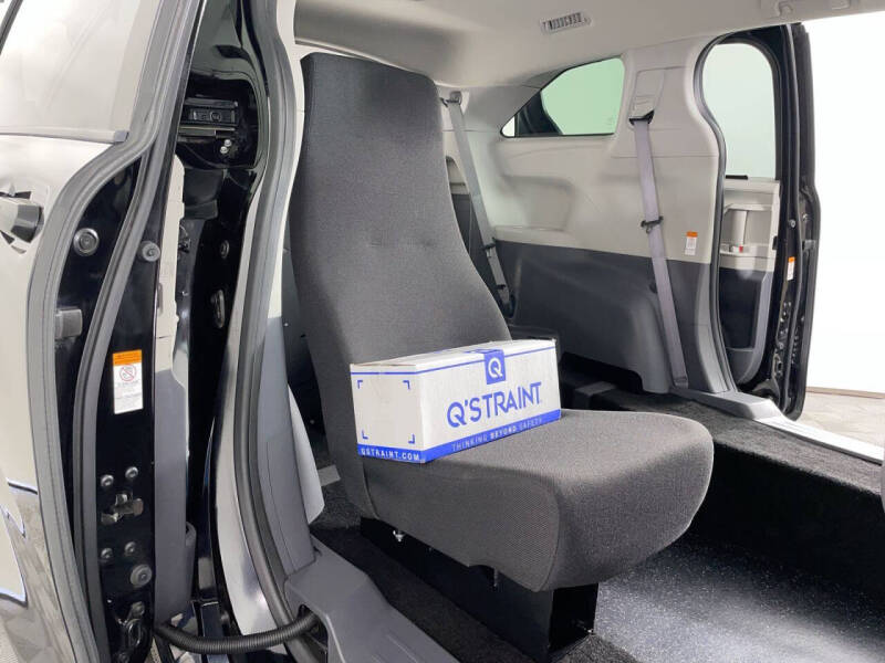 2023 Toyota Sienna LE 8-Passenger