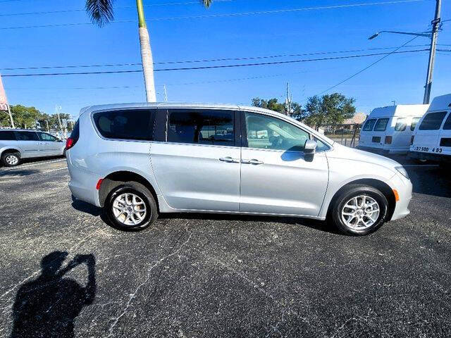 2023 Chrysler Voyager LX