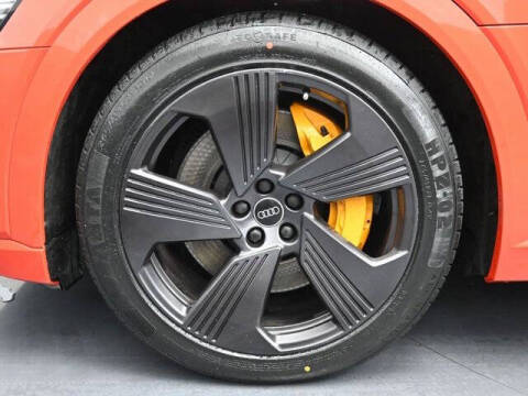 2022 Audi e-tron quattro Premium Plus