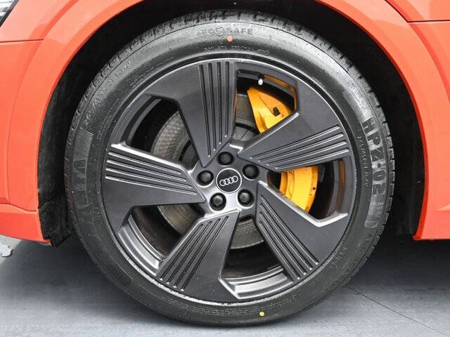 2022 Audi e-tron quattro Premium Plus