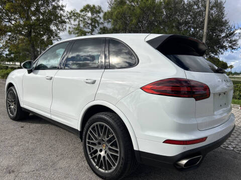 2017 Porsche Cayenne Platinum Edition