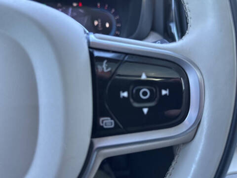 2023 Volvo XC60 B5 Plus Dark Theme