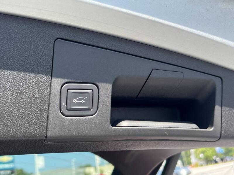 2022 Cadillac XT4 Premium Luxury