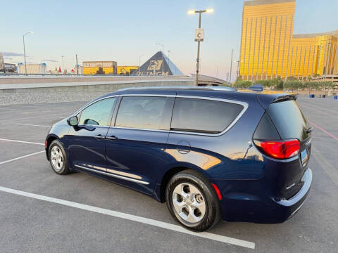 2017 Chrysler Pacifica Touring-L Plus