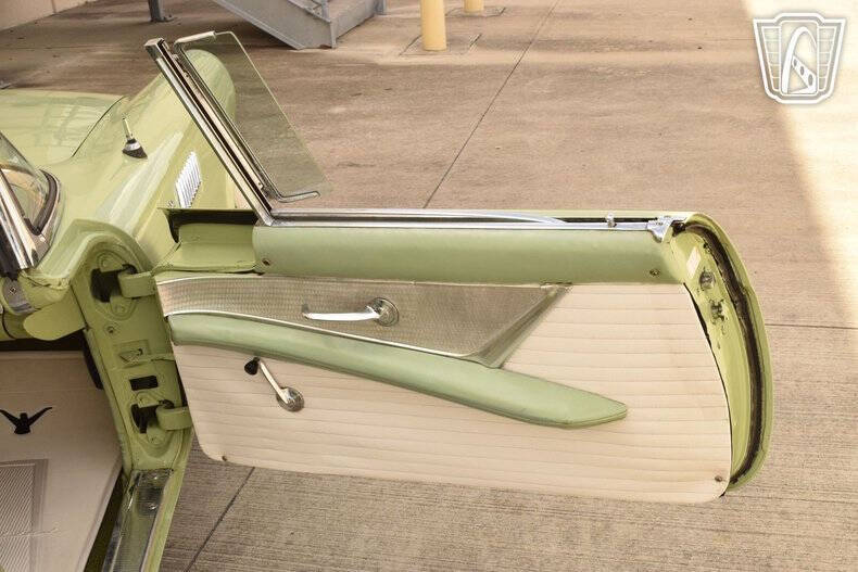 1956 Ford Thunderbird