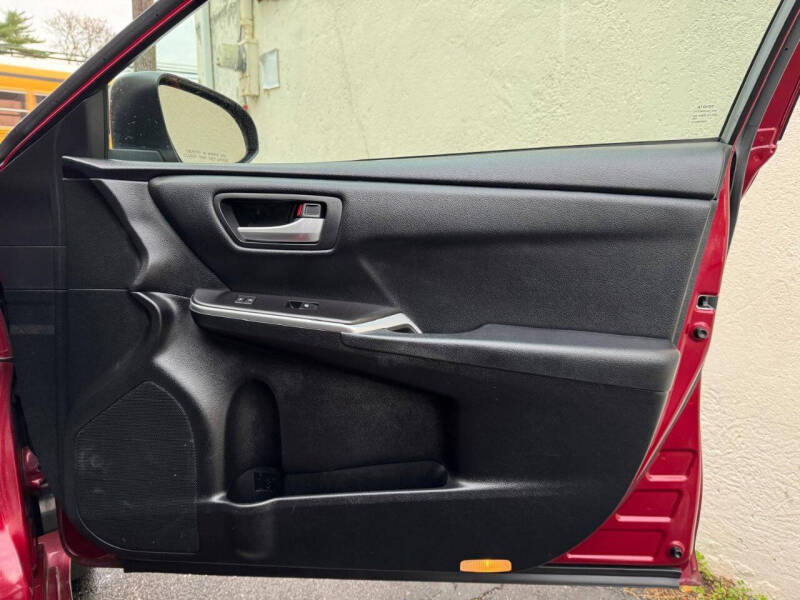 2017 Toyota Camry Hybrid LE