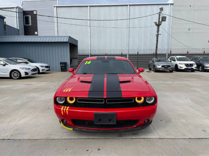 2016 Dodge Challenger SXT Plus