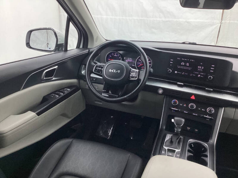 2023 Kia Carnival LX