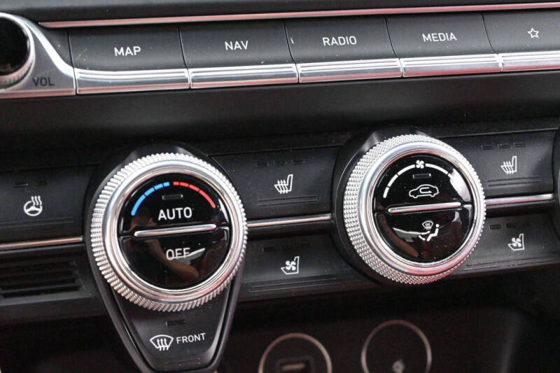 2023 Genesis G70
