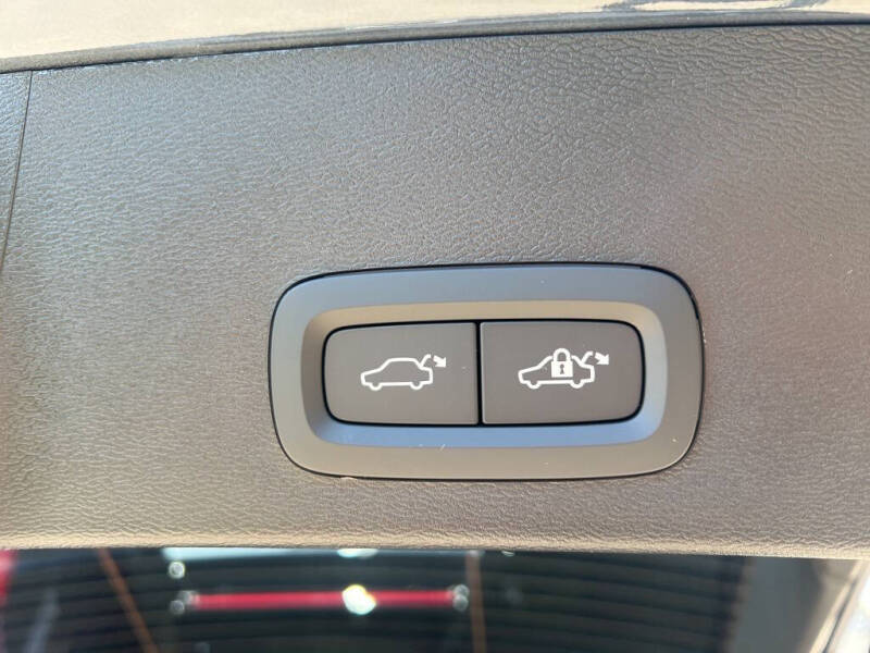 2026 Volvo XC40 B5 Ultra