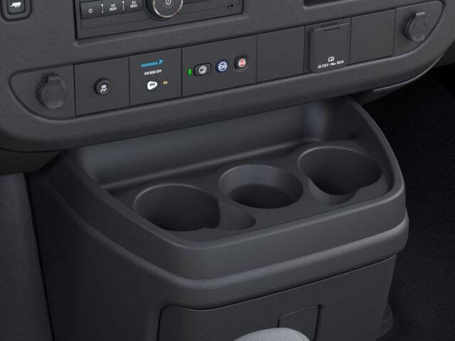 2025 Chevrolet Express 3500