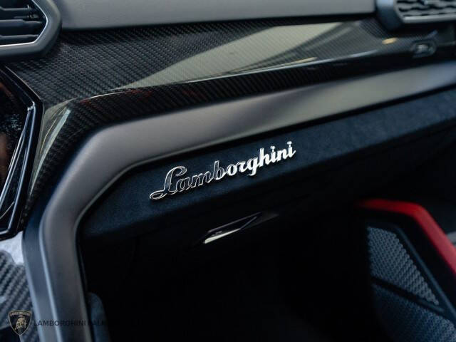 2024 Lamborghini Urus Performante