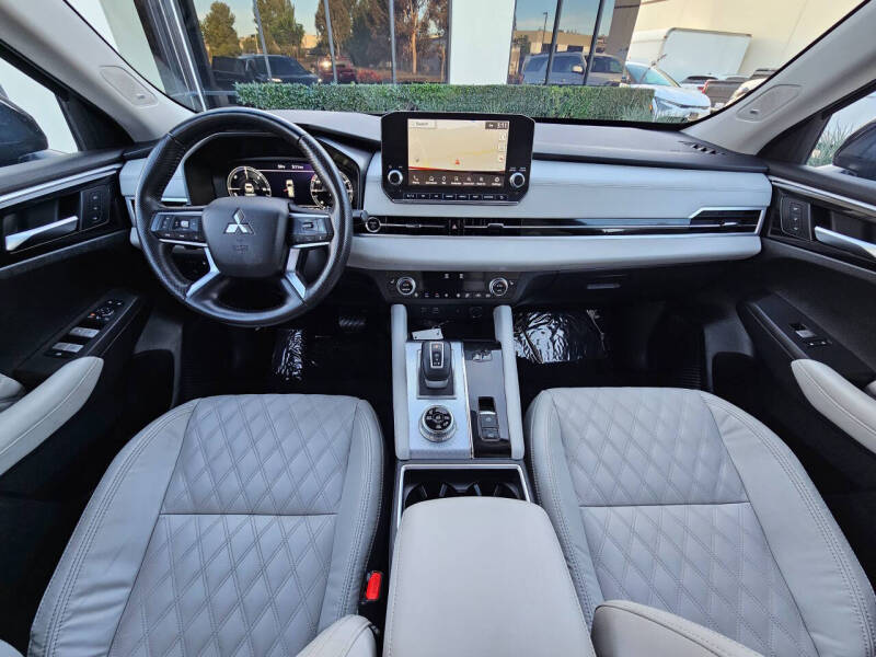 2024 Mitsubishi Outlander PHEV SEL Platinum Edition