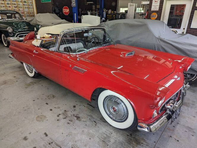 1956 Ford Thunderbird
