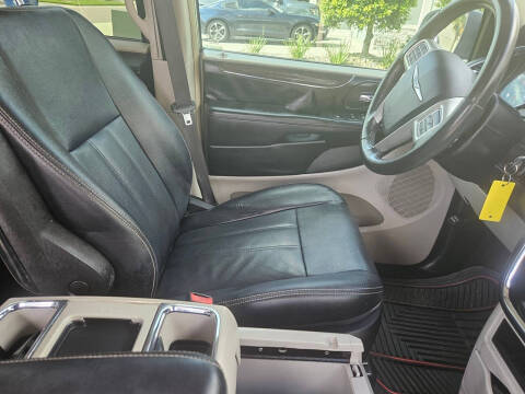 2016 Chrysler Town and Country Touring