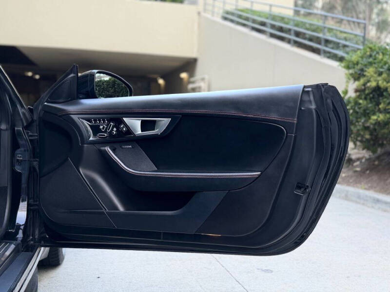 2016 Jaguar F-TYPE R