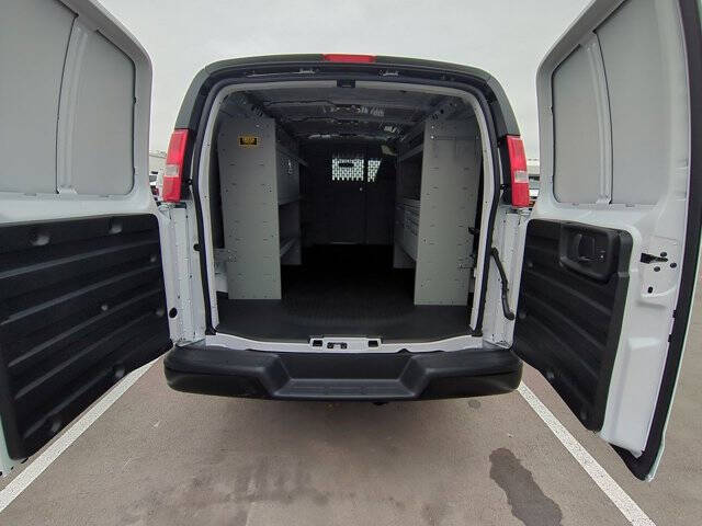 2025 Chevrolet Express 2500