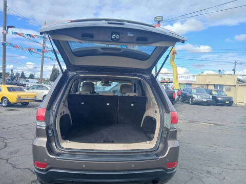 2018 Jeep Grand Cherokee Laredo E