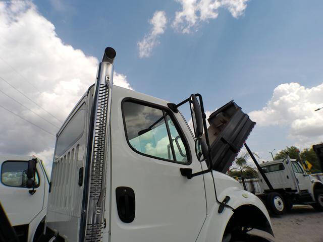 2015 Freightliner M2 106