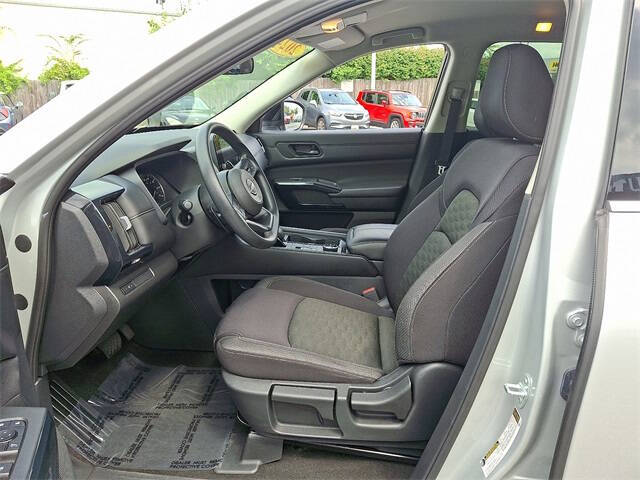 2024 Nissan Pathfinder S