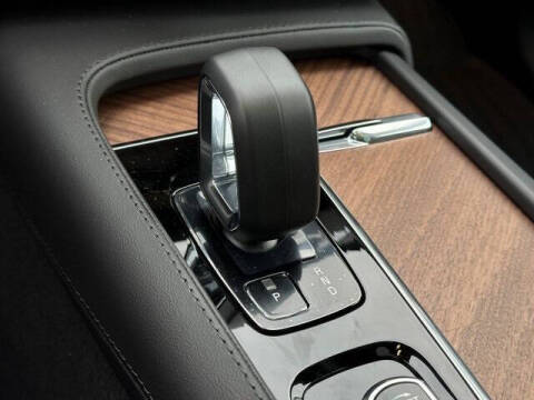 2025 Volvo XC90 T8 Plus Bright Theme 7P