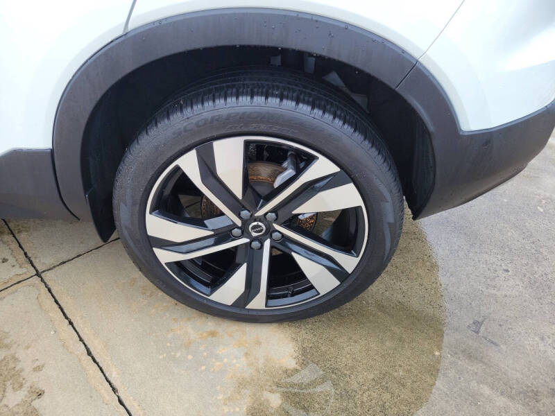 2024 Volvo XC40 B5 Plus Bright Theme