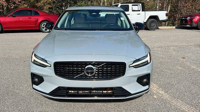 2024 Volvo S60 B5 Plus Dark Theme