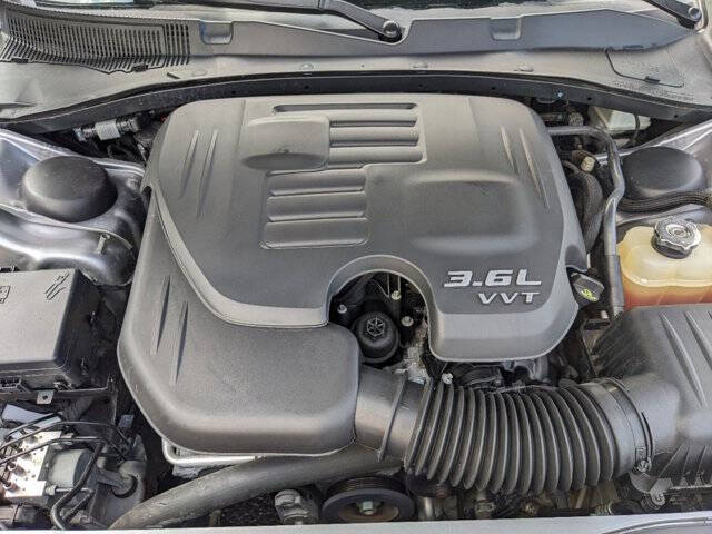 2016 Dodge Charger 8