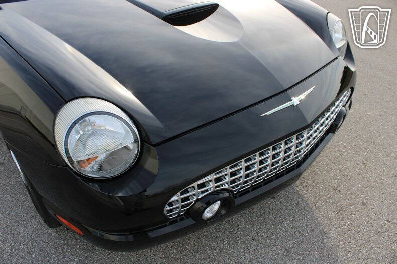 2005 Ford Thunderbird Deluxe