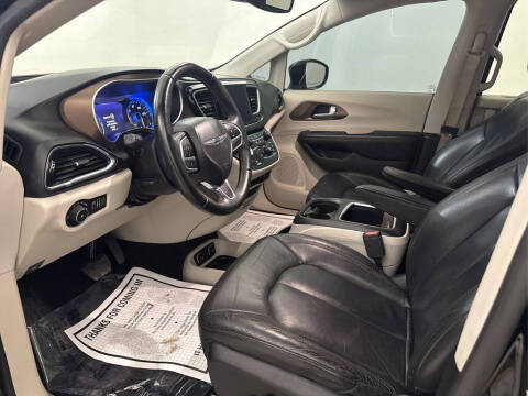 2017 Chrysler Pacifica Touring-L Plus