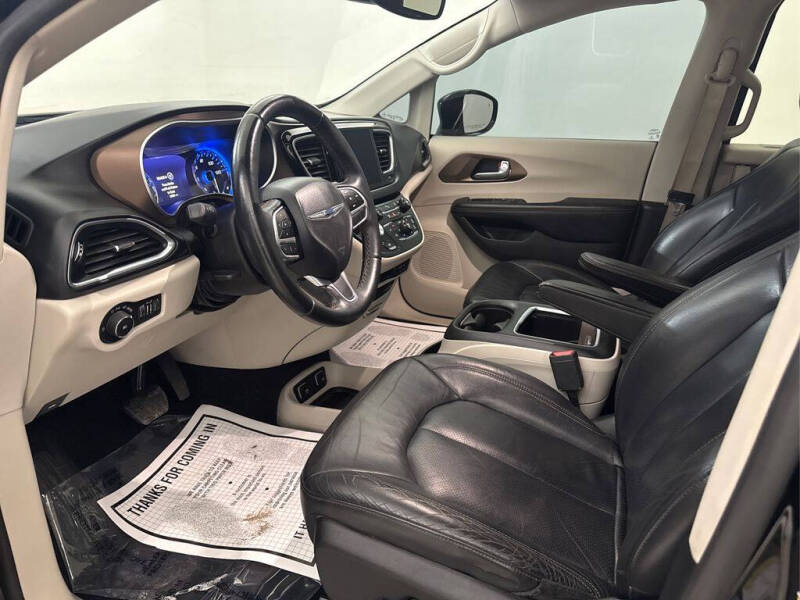 2017 Chrysler Pacifica Touring-L Plus